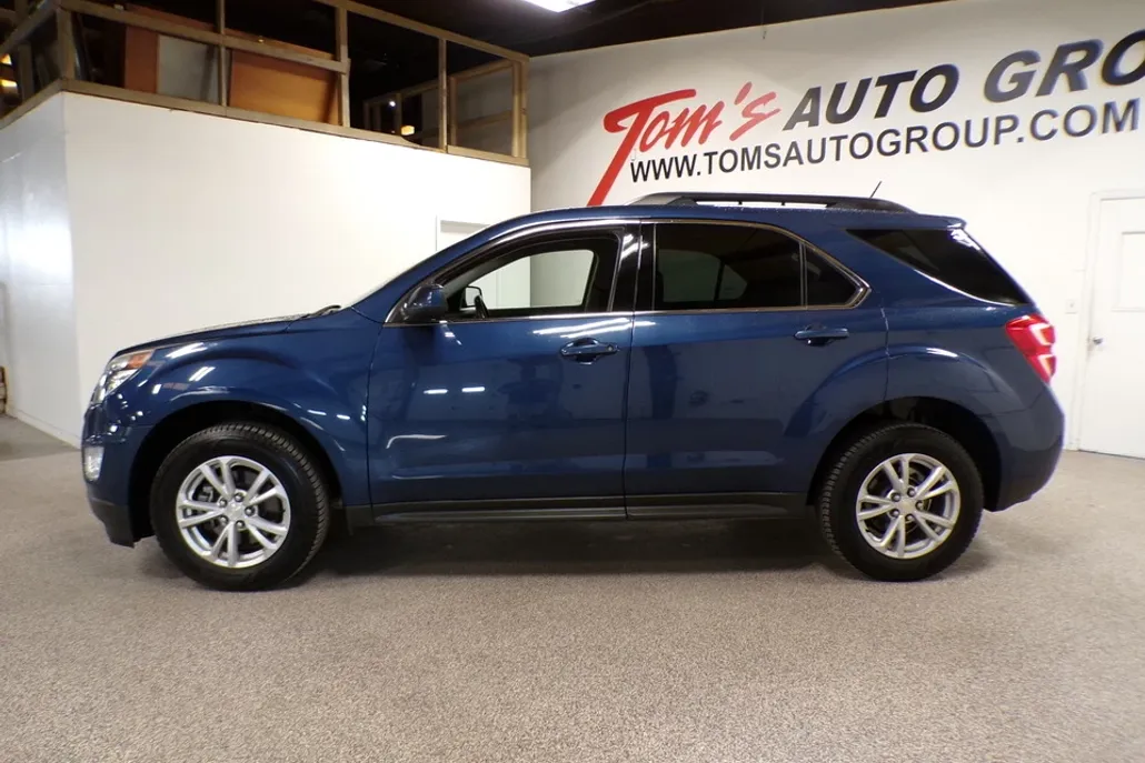 2017 Chevrolet Equinox LT photo 1