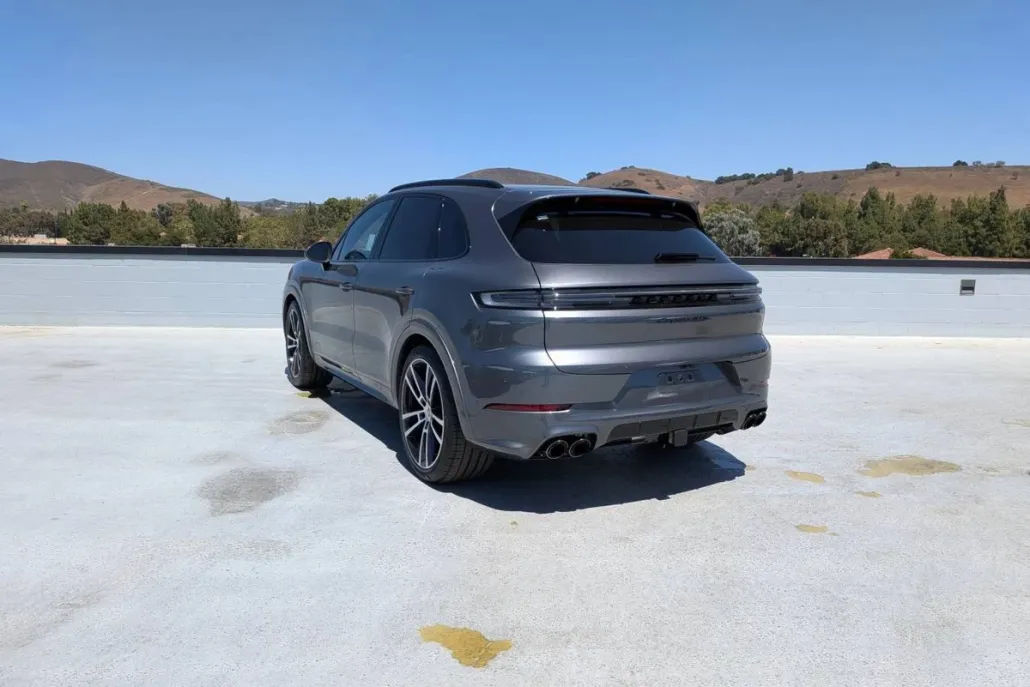 2025 Porsche Cayenne GTS photo 1