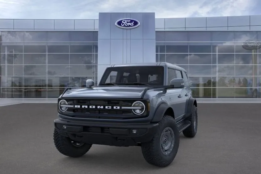2025 Ford Bronco Outer Banks photo 1