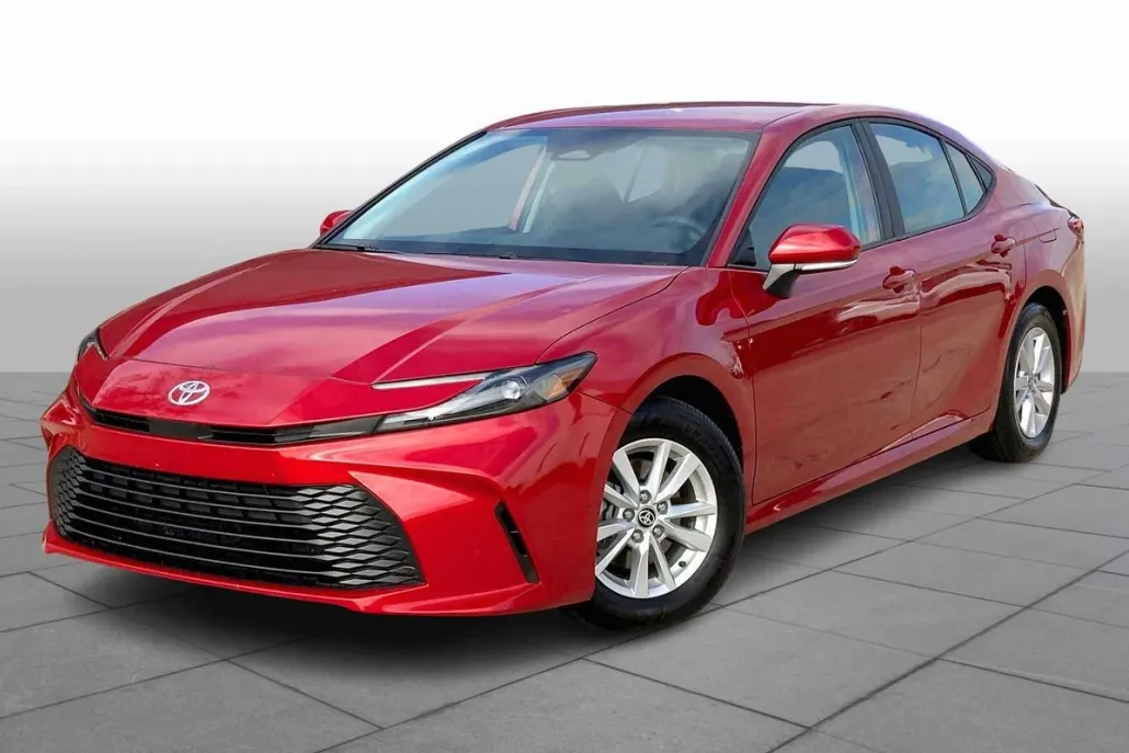 2025 Toyota Camry LE photo 1