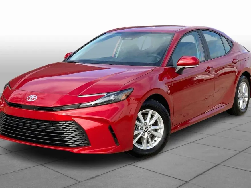 2025 Toyota Camry LE photo 1