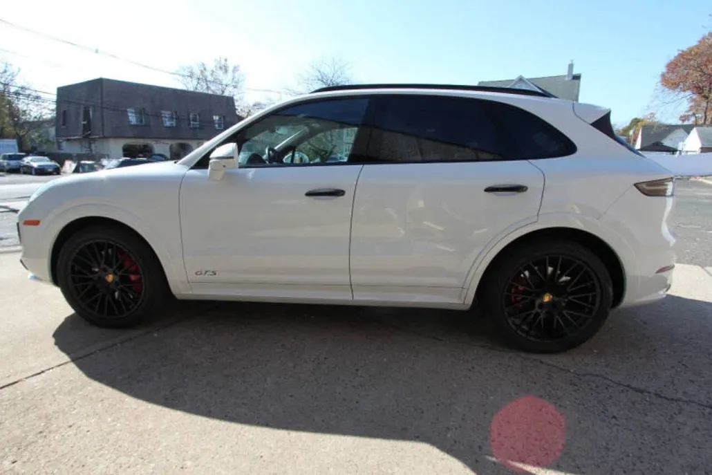 2021 Porsche Cayenne GTS photo 1
