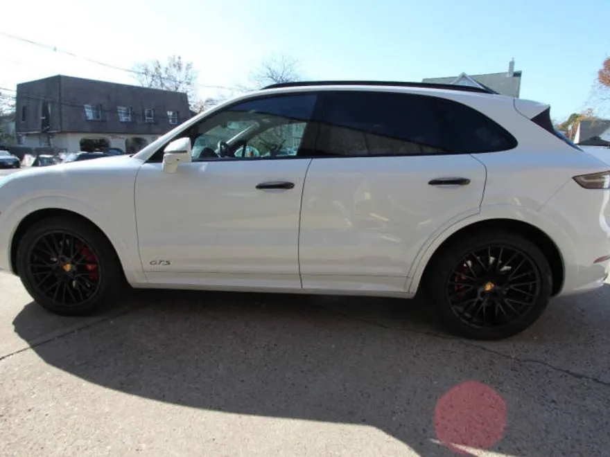 2021 Porsche Cayenne GTS photo 1