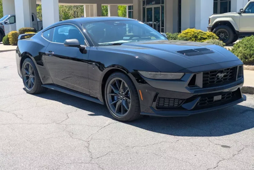 2025 Ford Mustang Dark Horse photo 1