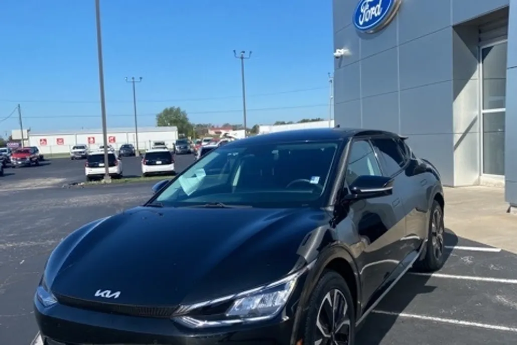 2022 Kia EV6 Wind photo 1