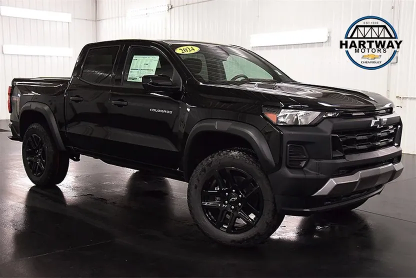 2024 Chevrolet Colorado Trail Boss photo 1