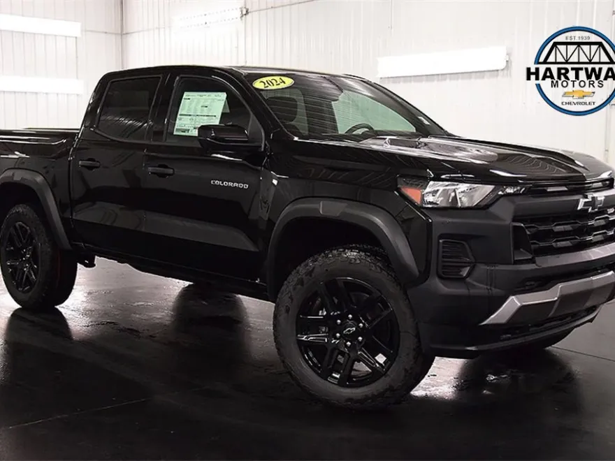 2024 Chevrolet Colorado Trail Boss photo 1