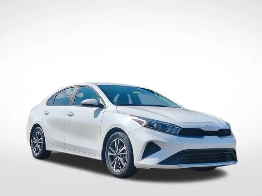 2022 Kia Forte LXS photo 1