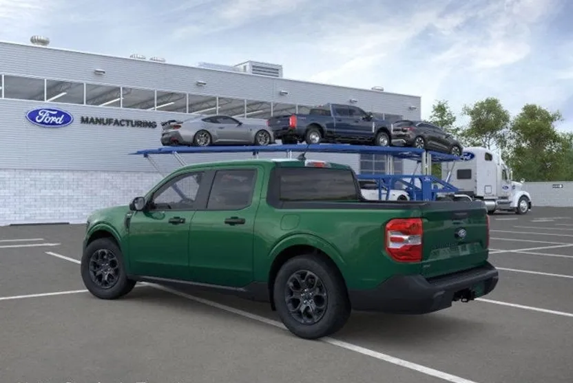 2025 Ford Maverick XLT photo 1