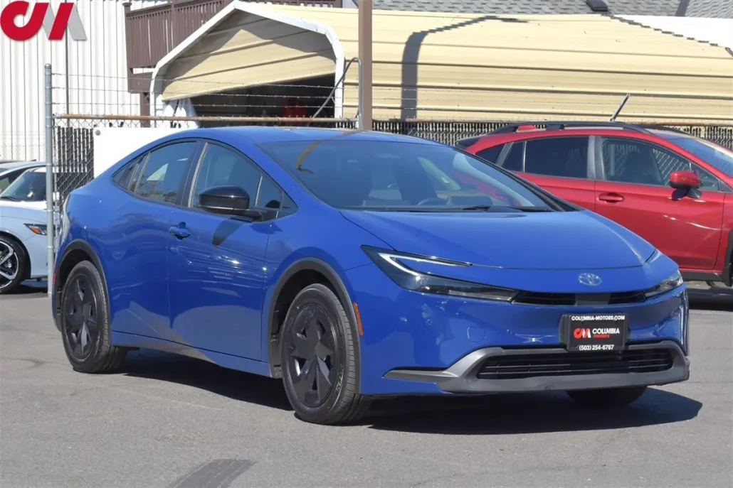 2024 Toyota Prius LE photo 1