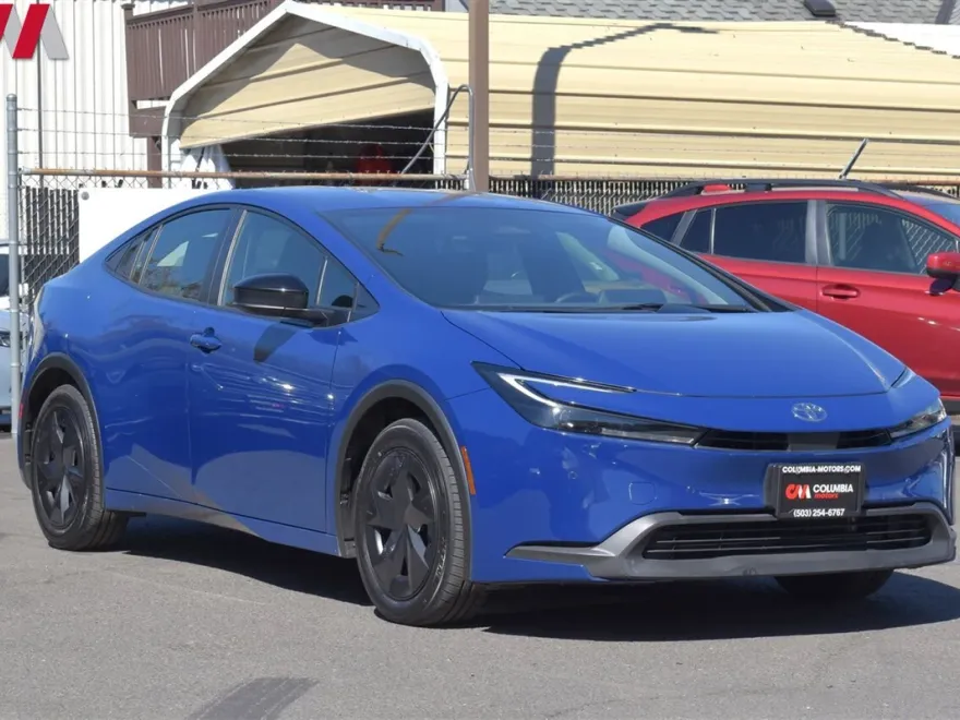 2024 Toyota Prius LE photo 1