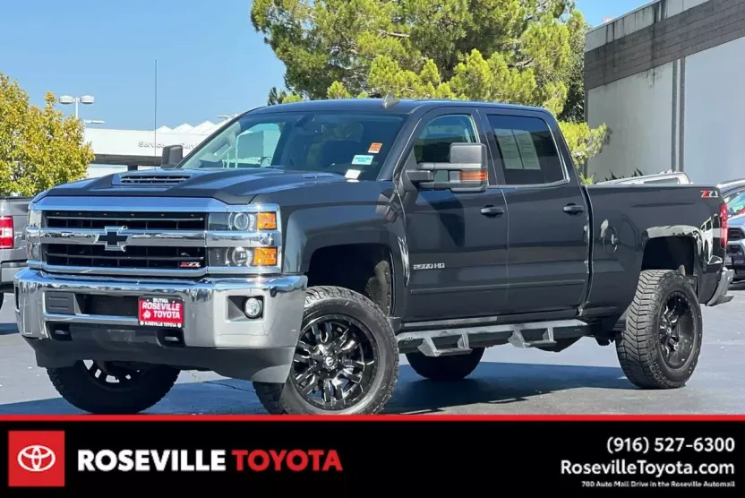 2018 Chevrolet Silverado 2500HD LT photo 1