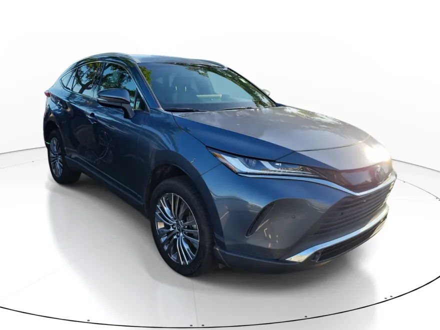 2022 Toyota Venza XLE photo 1