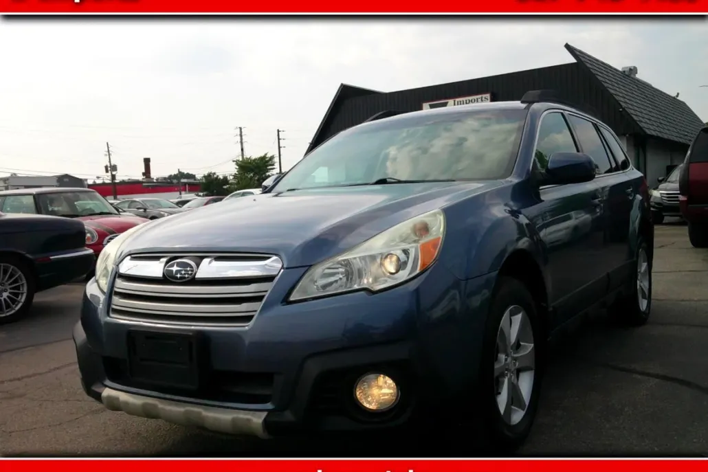 2013 Subaru Outback 2.5i Limited photo 1