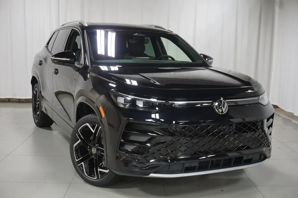 2025 Volkswagen Tiguan SEL R-Line Black photo 1