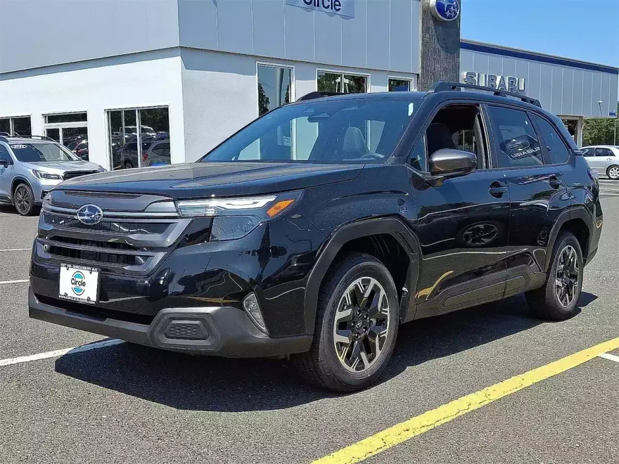 2025 Subaru Forester Premium photo 1