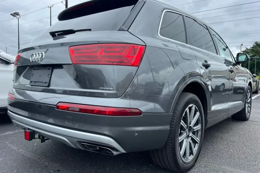 2019 Audi Q7 55 Prestige photo 1