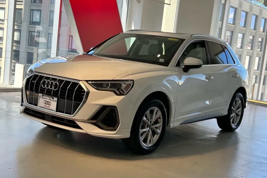 2025 Audi Q3 S line Premium 45 TFSI photo 1