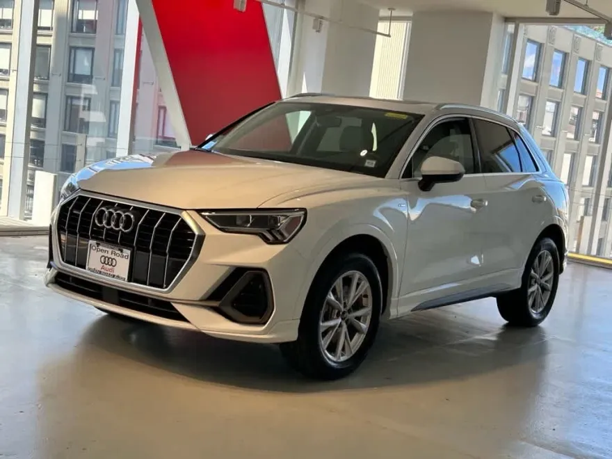 2025 Audi Q3 S line Premium 45 TFSI photo 1