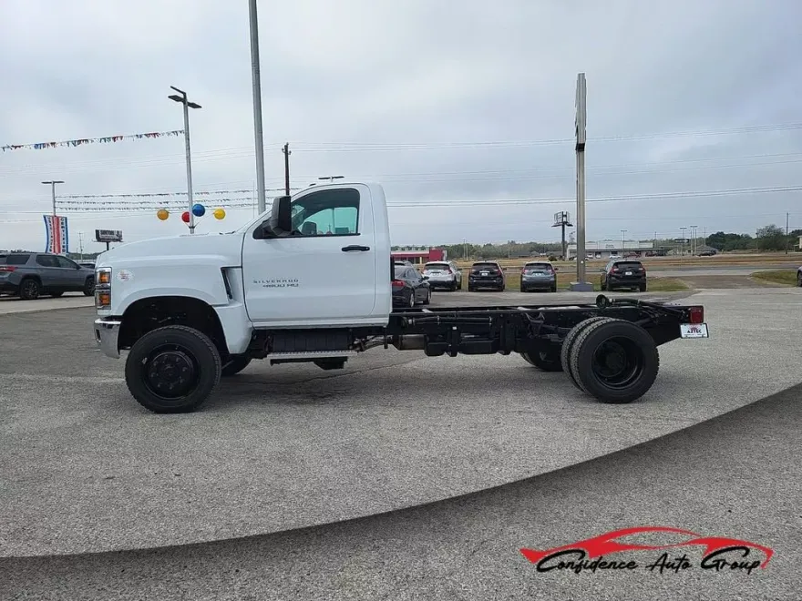 2024 Chevrolet Silverado 4500HD Work Truck photo 1
