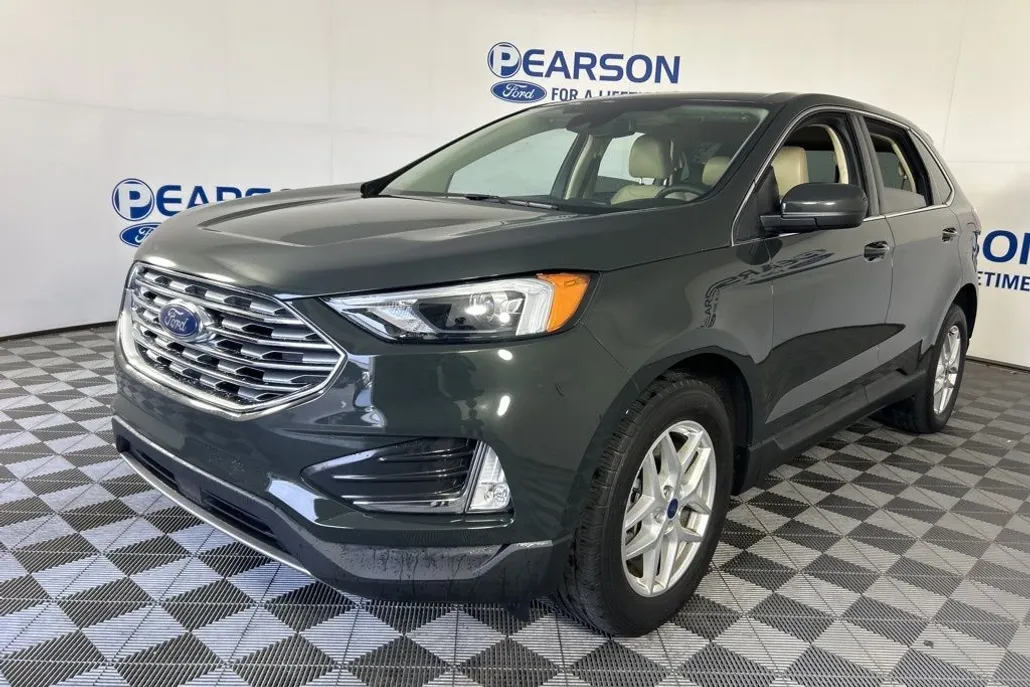 2022 Ford Edge SEL photo 1