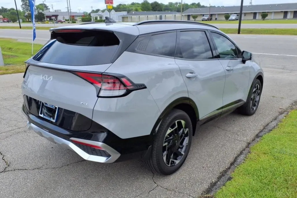 2024 Kia Sportage photo 1