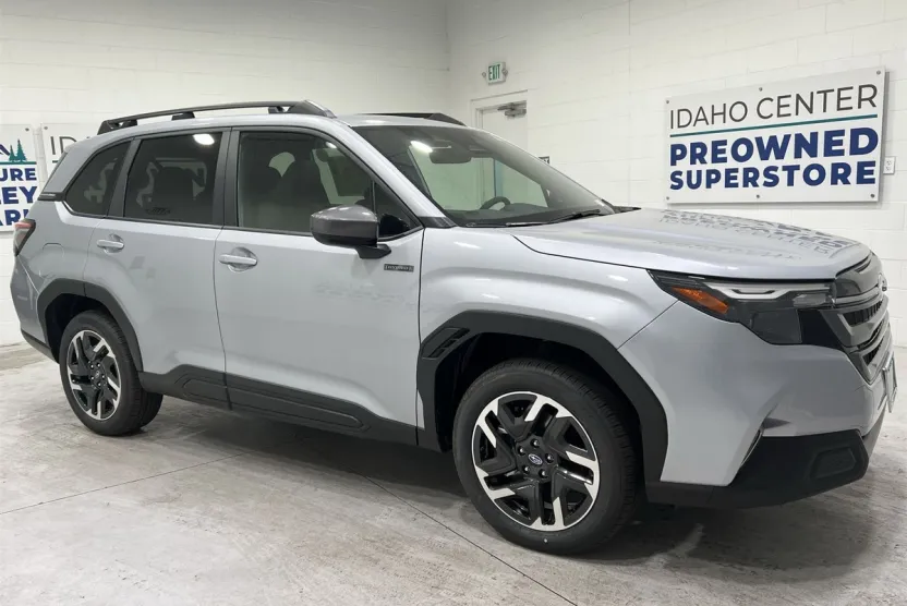 2025 Subaru Forester Premium photo 1