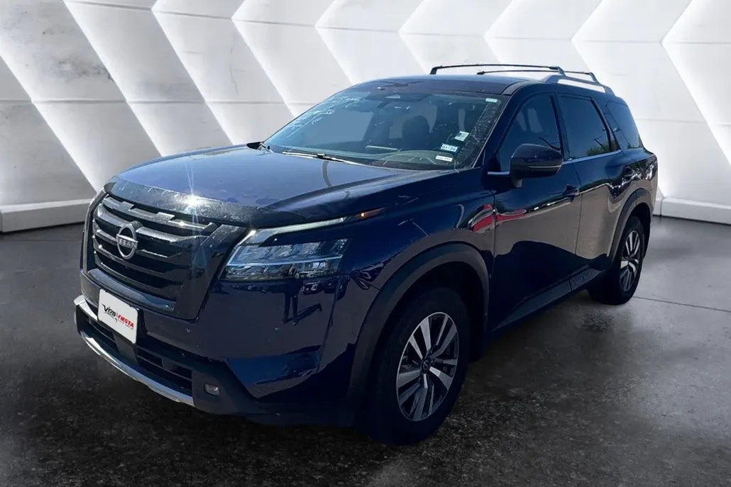 2023 Nissan Pathfinder SL photo 1