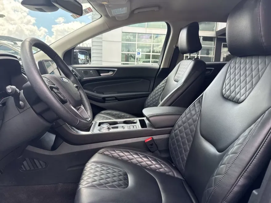 2024 Ford Edge Titanium photo 5