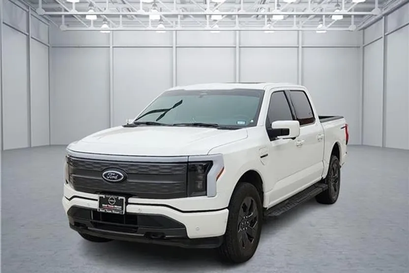 2023 Ford F-150 Lightning Lariat photo 1