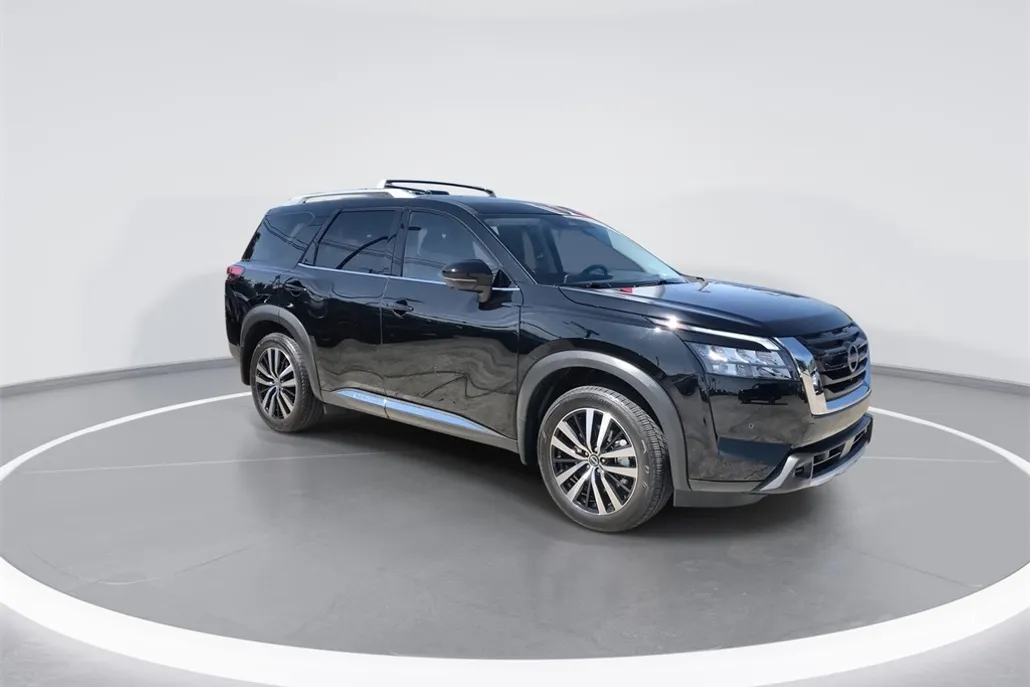 2025 Nissan Pathfinder Platinum photo 1