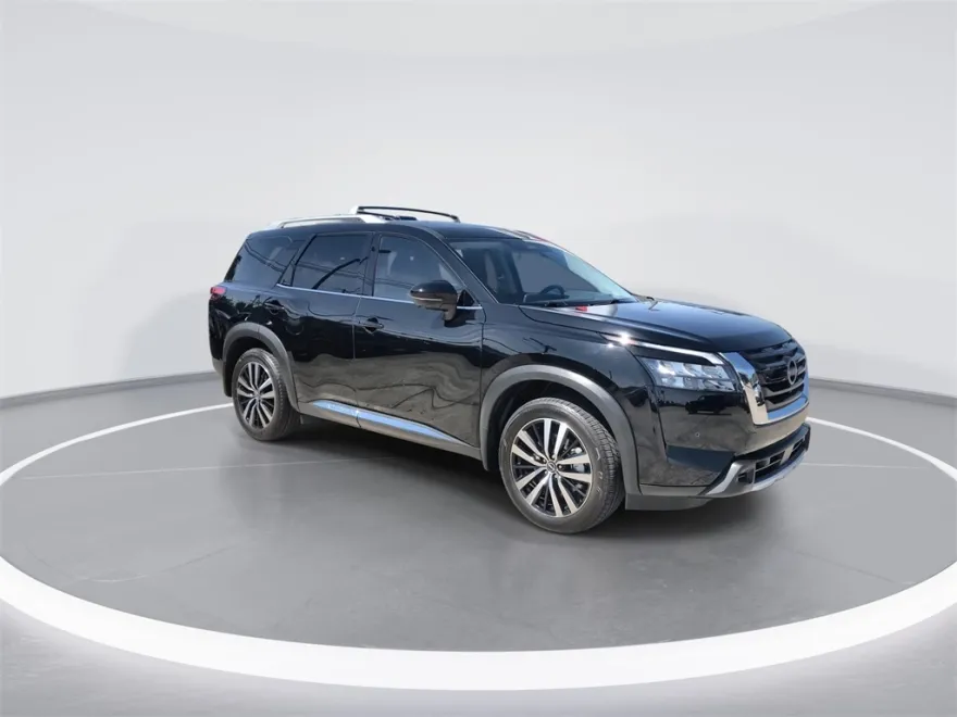 2025 Nissan Pathfinder Platinum photo 1