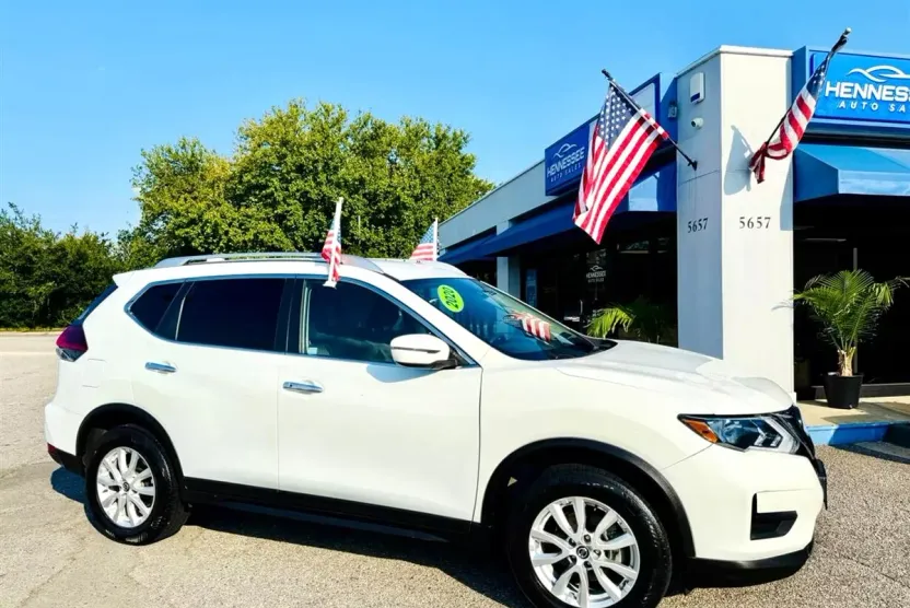 2020 Nissan Rogue SV AWD photo 1