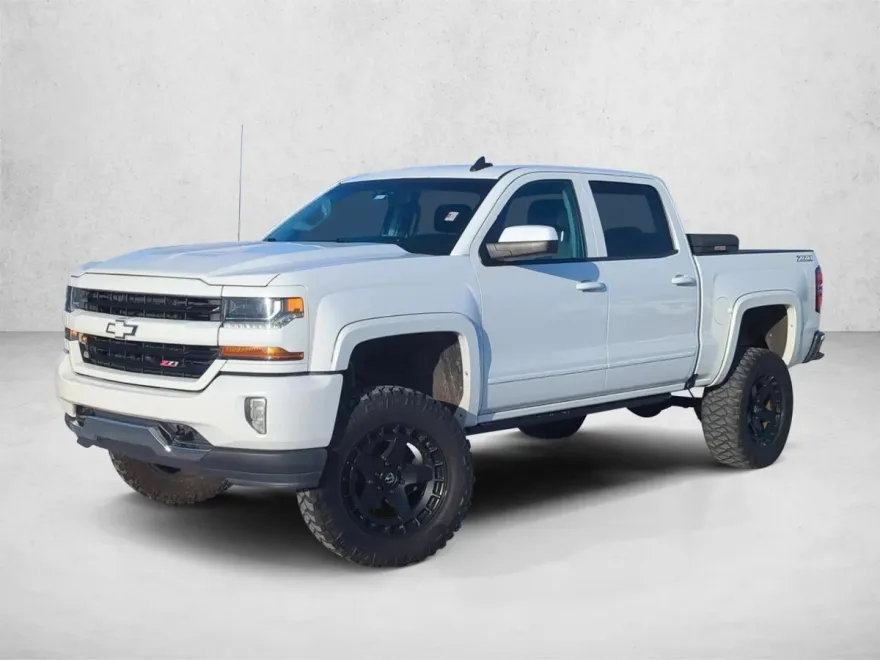 2017 Chevrolet Silverado 1500 LT photo 1
