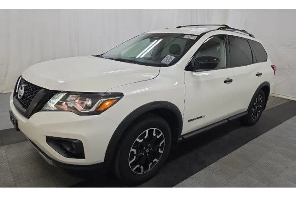 2020 Nissan Pathfinder SV photo 1