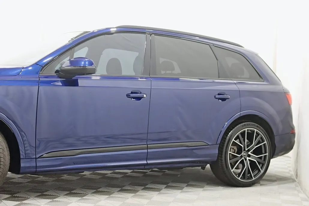 2022 Audi Q7 55 Prestige photo 1