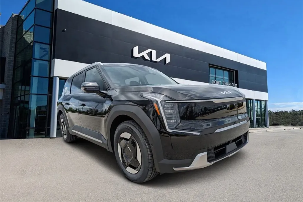 2026 Kia EV9 Wind photo 1