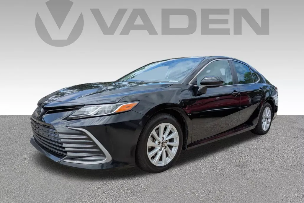 2022 Toyota Camry LE photo 1