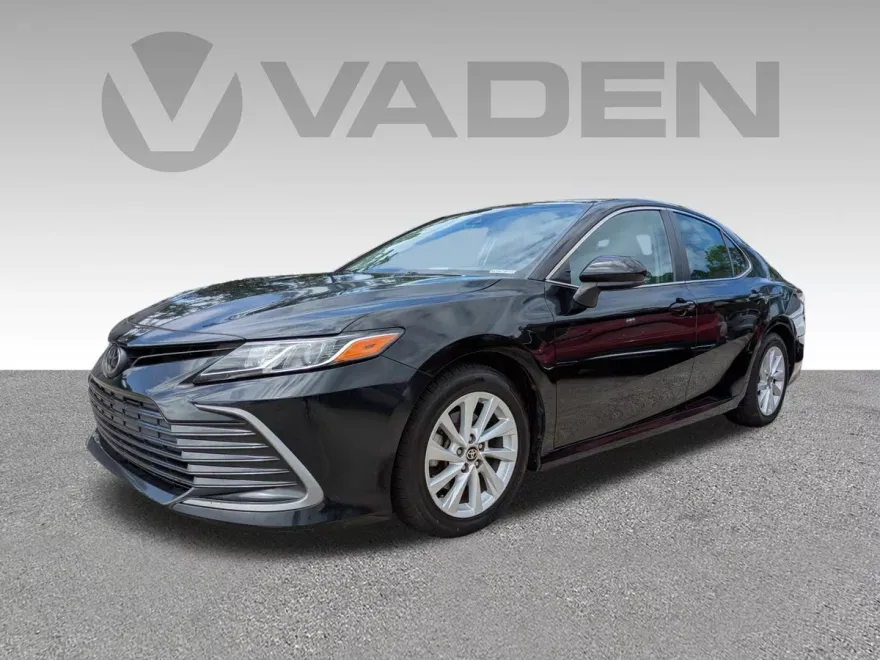 2022 Toyota Camry LE photo 1
