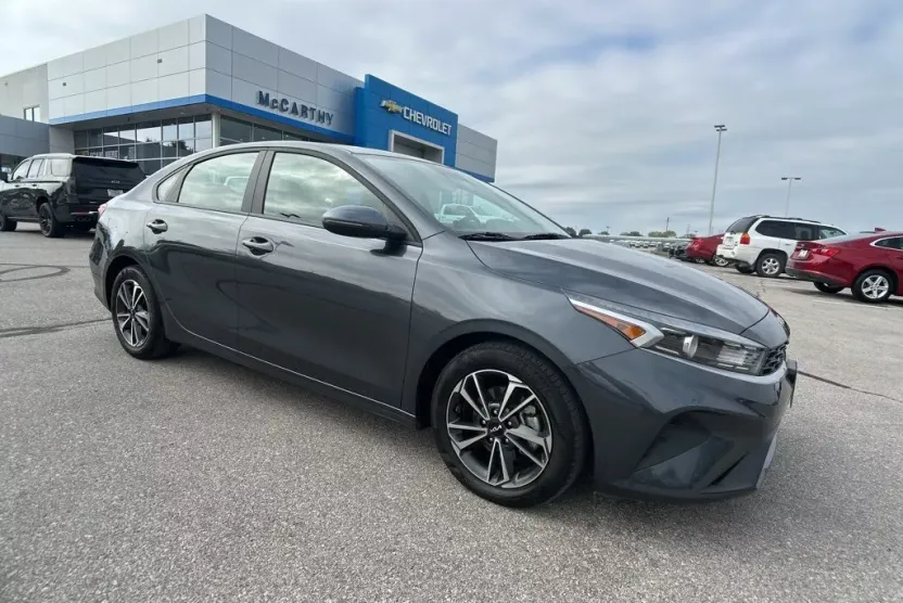 2024 Kia Forte LXS photo 1