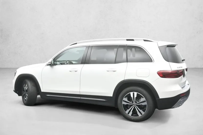 2025 Mercedes Benz GLB 250 4MATIC photo 1
