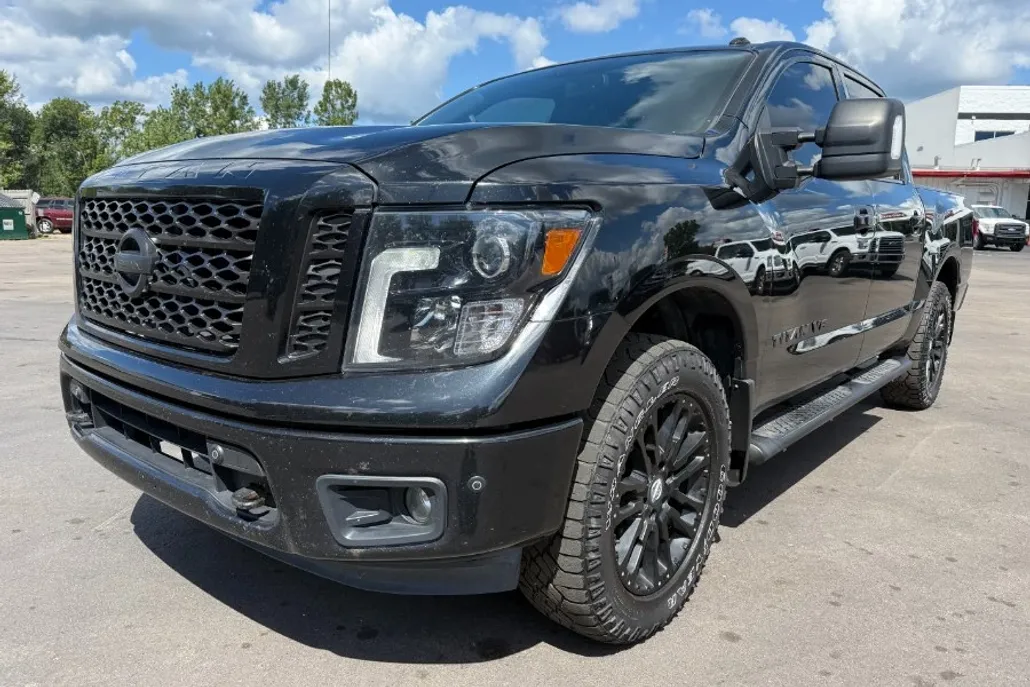 2018 Nissan Titan PRO-4X photo 1