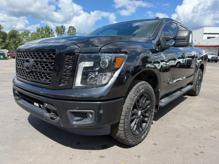 2018 Nissan Titan PRO-4X photo 1