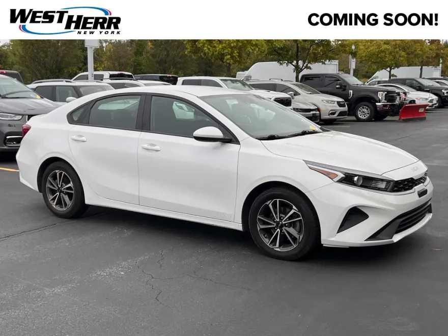 2023 Kia Forte LXS photo 1
