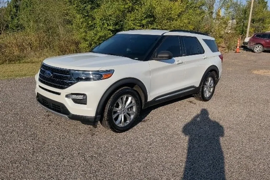 2021 Ford Explorer XLT photo 1