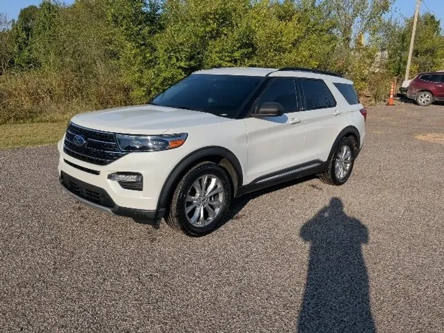 2021 Ford Explorer XLT photo 1