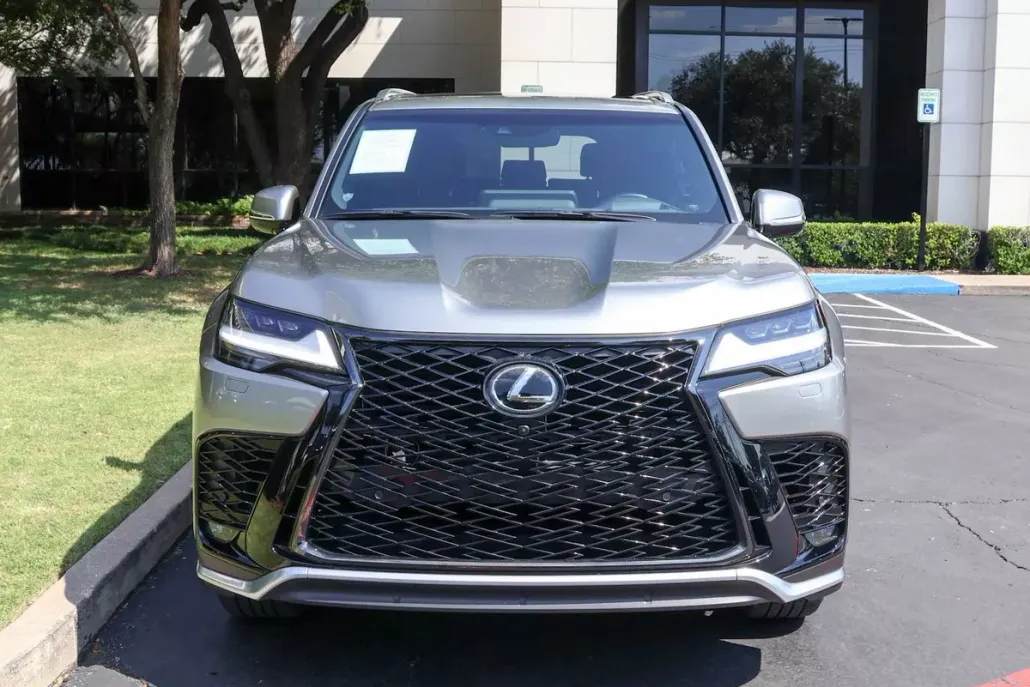 2023 Lexus LX 600 F SPORT photo 1