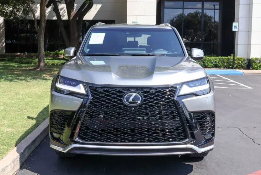 2023 Lexus LX 600 F SPORT photo 1