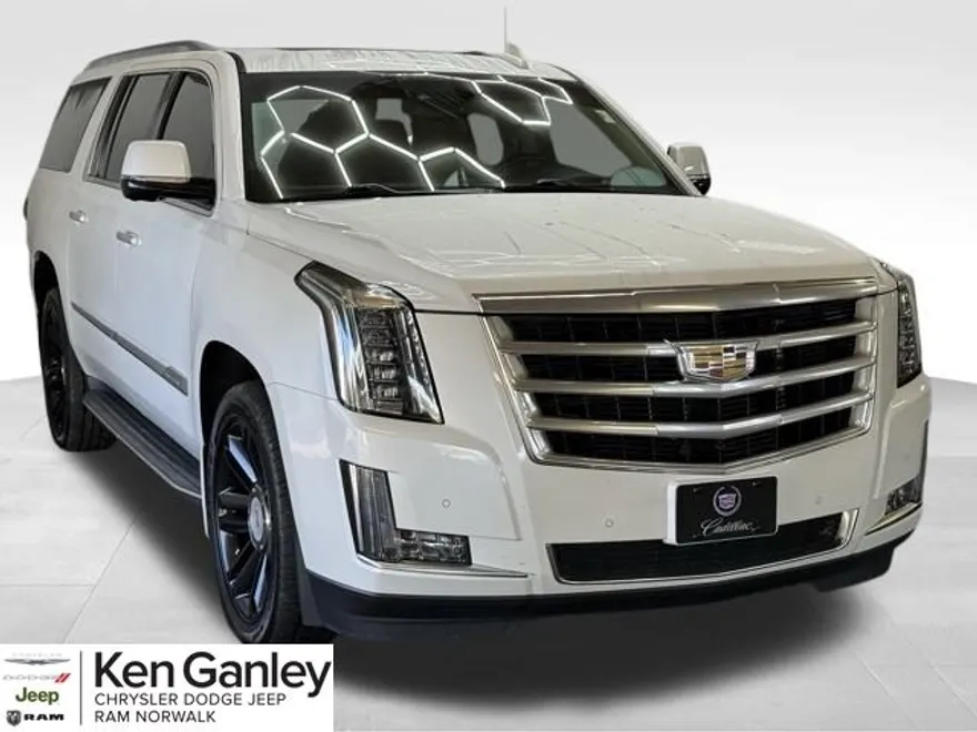 2016 Cadillac Escalade ESV Luxury photo 1