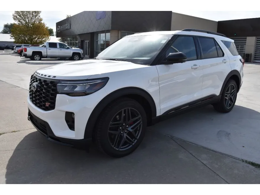 2025 Ford Explorer ST photo 1